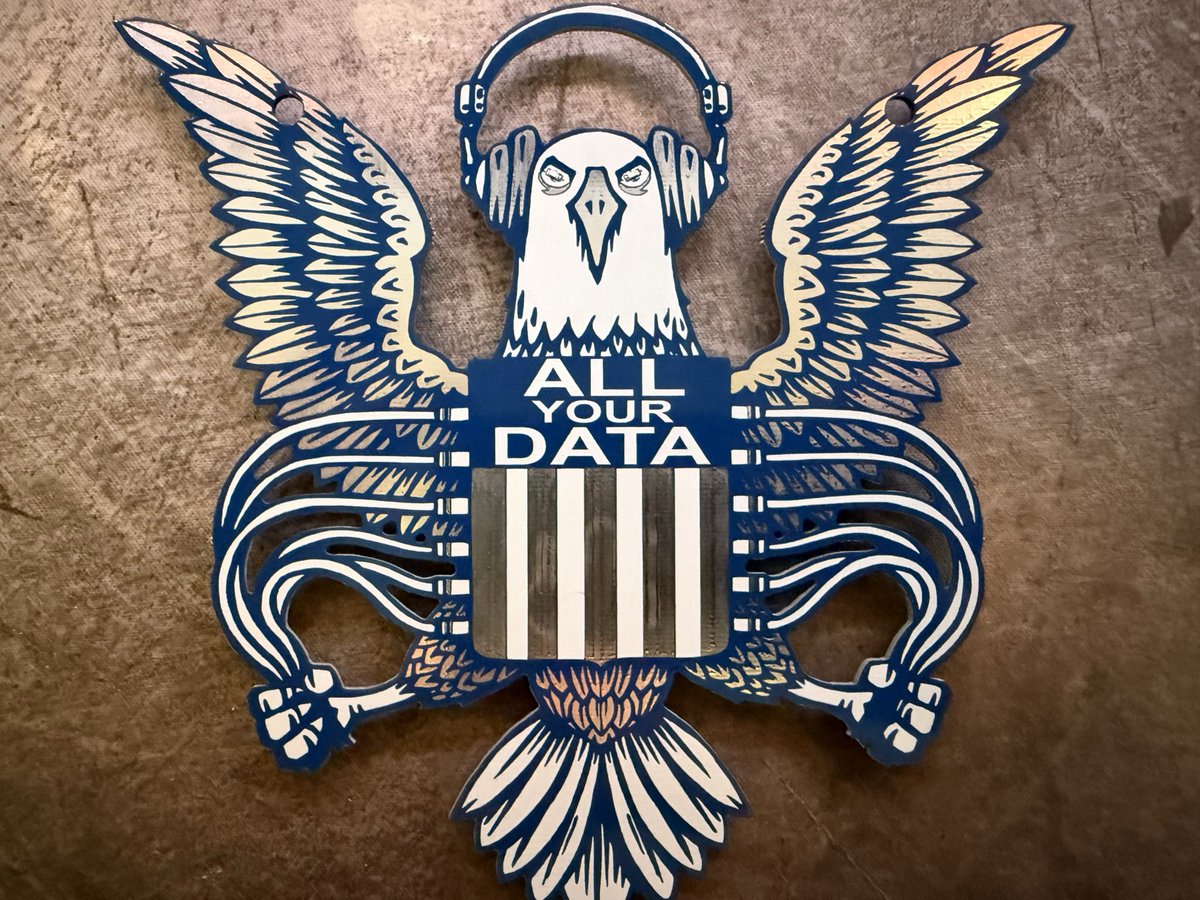 v3rbaal's tweet image. In case you missed it the proceeds go to @EFF, not some fed-funded honeypot. 🍯
Support digital privacy! 🔐
Support @defcon #badgelife!⚡
Do it for the creds. Do it for the lanyard. Do it for the blinky freedom. Do it for the cause. nsaeagle.eventbrite.com