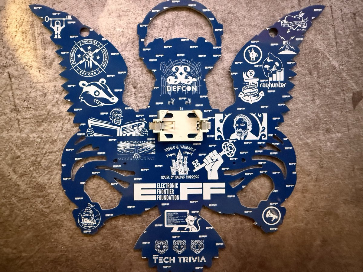 v3rbaal's tweet image. In case you missed it the proceeds go to @EFF, not some fed-funded honeypot. 🍯
Support digital privacy! 🔐
Support @defcon #badgelife!⚡
Do it for the creds. Do it for the lanyard. Do it for the blinky freedom. Do it for the cause. nsaeagle.eventbrite.com