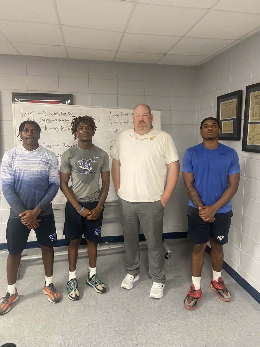 Thank you <a href="/Coach_Matt_Lott/">Matt Lott</a> for coming by and show our guys some love from <a href="/JC_BobcatsFB/">Jones College 🏈</a> 
#TigerPride #RecruitMP