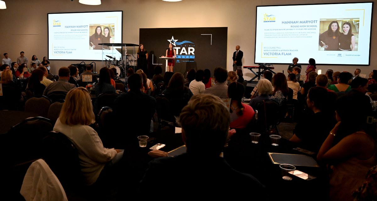 LEEF Celebrates 10th Annual Student Teacher Achievement Recognition Banquet 
Read more: bit.ly/3SpLjqB 
#1LISD