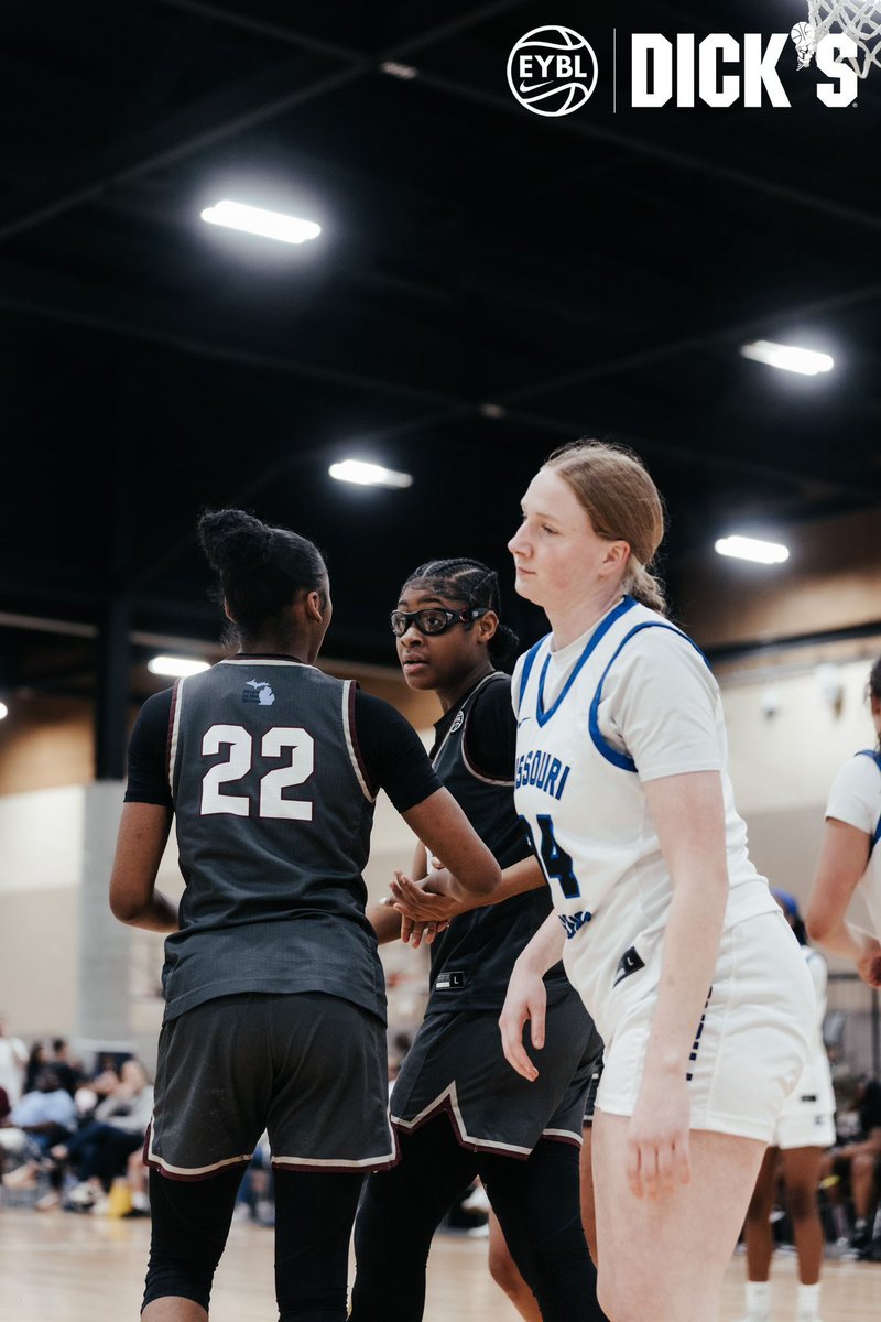 JaylaAdams2028's tweet photo. ๐ธ perfect! #michigancrossover #tournamentofchampions #nikegirlseybl https://t.co/9tzUhb8koh