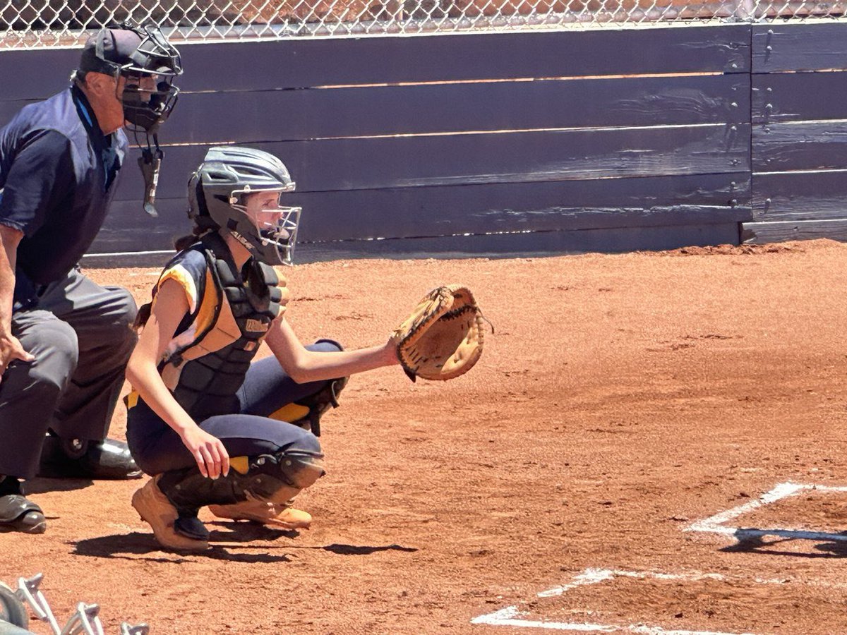 boulder_hs's tweet photo. Softball's first-round Regional win came with a twist—after starting in the rain and getting suspended in the middle of the 1st inning before even stepping up to bat, the Eagles came back strong and finished with an 11-5 victory over Del Sol! #bchs41 #BCHSSoftball #PostseasonPush https://t.co/IDEZiIk7bP