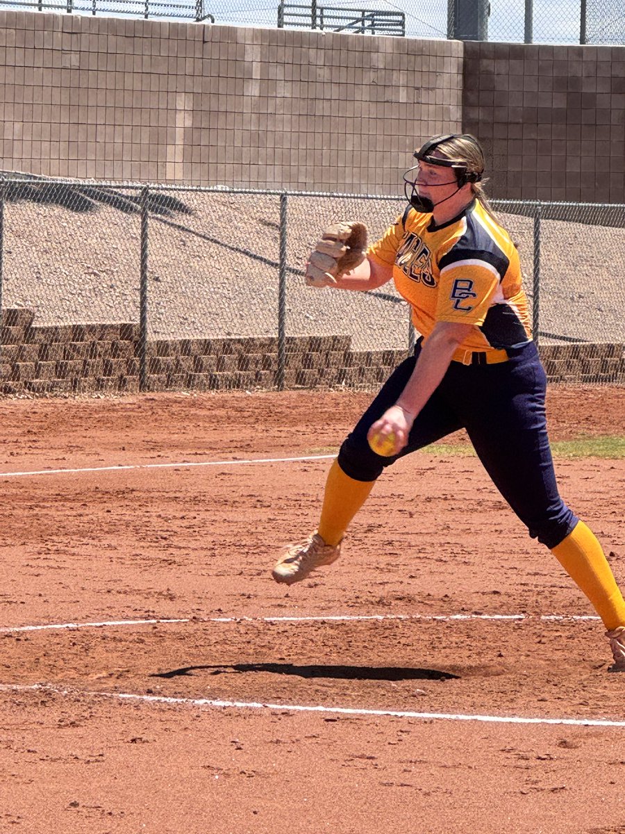 boulder_hs's tweet photo. Softball's first-round Regional win came with a twist—after starting in the rain and getting suspended in the middle of the 1st inning before even stepping up to bat, the Eagles came back strong and finished with an 11-5 victory over Del Sol! #bchs41 #BCHSSoftball #PostseasonPush https://t.co/IDEZiIk7bP