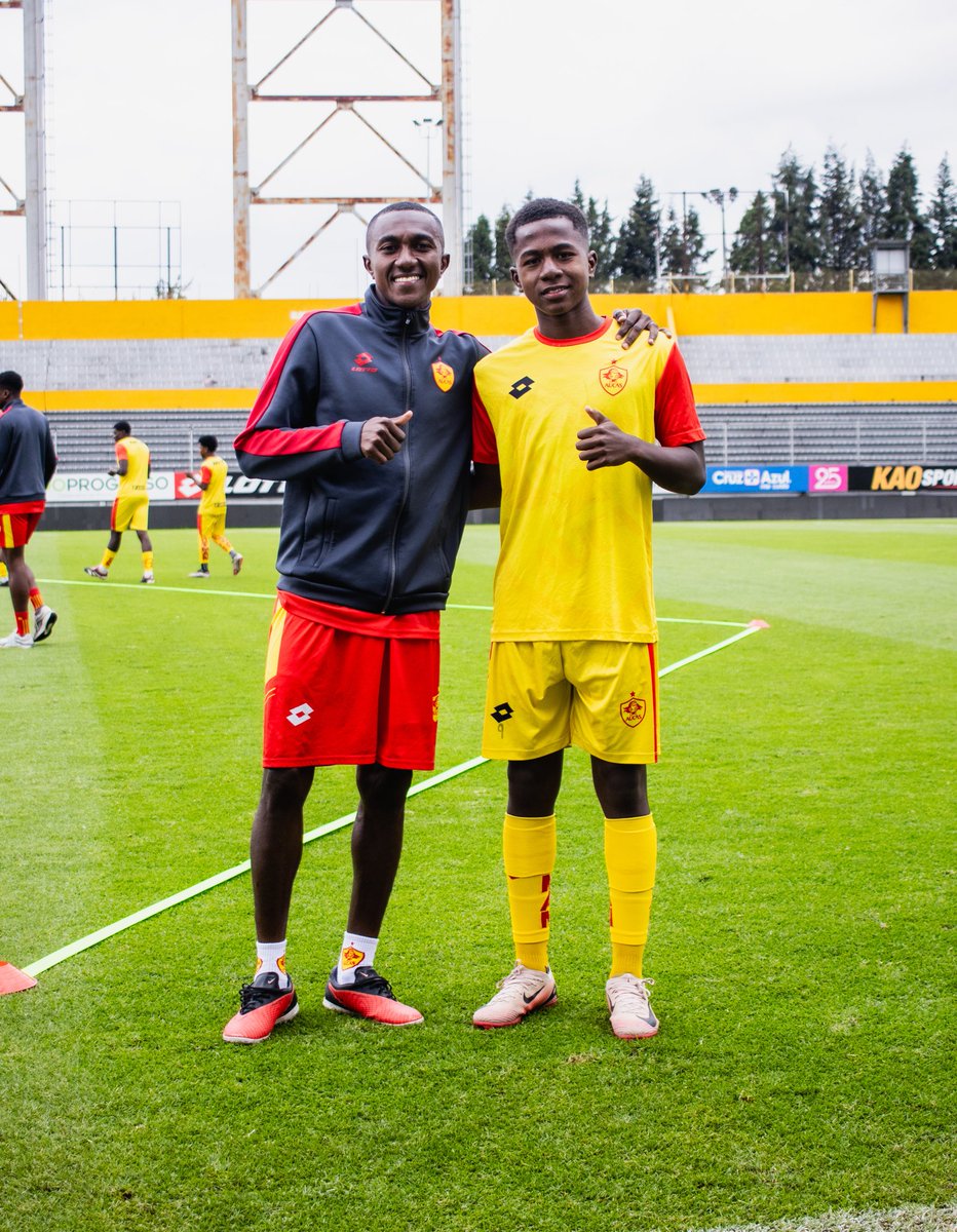 ⚽️ Y si hablamos de hermanos, claro que también está el presente y el futuro de la dinastía Jaramillo 🧑‍🤝‍🧑🔝

Renny Jaramillo
Jefferson Jaramillo

#VamosAucas 

🟡🔴🔝🔥✌️