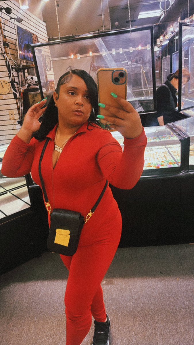 who’s out there for meeeeee 🤌🏽😍💫