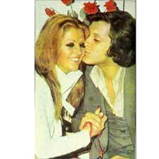 Ahmet Özhan , Hale Soygazi'nin kulağına  Ahzâb Suresi 50 . Ayeti  fısıldarkene  😂😂