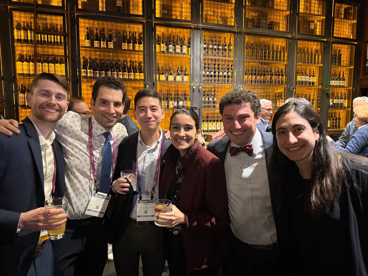 BIDMC_GI's tweet image. One of our favorite events of the year is when our current faculty, fellows, and alumni all reunite at DDW! So great to see familiar #BIDMCGI faces at #DDW2025 and looking forward to next year already 🎉