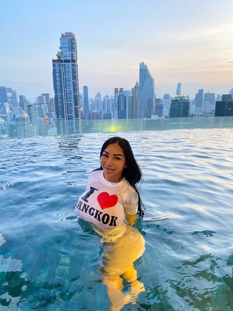 CampoBrittanya0's tweet photo. That once in a lifetime type 🤍✨
#vacation #fun #girl #explore #world #pool #water #Xlike #Xgood #foryou #photography #Xmood https://t.co/6oBDNQNtKB