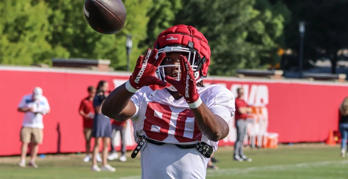 Chris Hummer (@chris_hummer) on Twitter photo Arkansas TE transfer Shamar Easter has signed with North Carolina, his agency Dream Makers tells <a href="/mzenitz/">Matt Zenitz</a> and I for <a href="/247Sports/">247Sports</a>.
He's the No. 2 available tight end in the <a href="/247SportsPortal/">247Sports Transfer Portal</a> rankings.
247sports.com/player/shamar-… Arkansas TE transfer Shamar Easter has signed with North Carolina, his agency Dream Makers tells <a href="/mzenitz/">Matt Zenitz</a> and I for <a href="/247Sports/">247Sports</a>.
He's the No. 2 available tight end in the <a href="/247SportsPortal/">247Sports Transfer Portal</a> rankings.
247sports.com/player/shamar-…