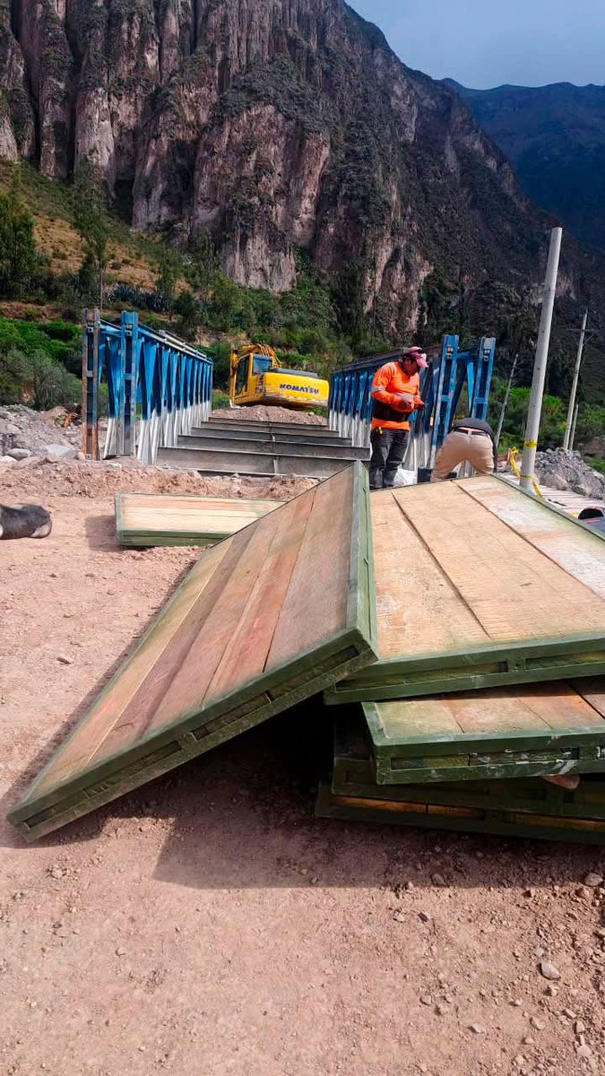 coer_a73397's tweet photo. 📌🏗️✅🤝 𝐓𝐑𝐀𝐁𝐀𝐉𝐎 𝐂𝐎𝐍𝐉𝐔𝐍𝐓𝐎 𝐃𝐄𝐋 𝐆𝐎𝐁𝐈𝐄𝐑𝐍𝐎 𝐑𝐄𝐆𝐈𝐎𝐍𝐀𝐋 𝐃𝐄 𝐀𝐑𝐄𝐐𝐔𝐈𝐏𝐀 𝐘 𝐄𝐋 𝐃𝐈𝐒𝐓𝐑𝐈𝐓𝐎 𝐃𝐄 𝐀𝐋𝐂𝐀 𝐏𝐄𝐑𝐌𝐈𝐓𝐄𝐍 𝐀𝐕𝐀𝐍𝐂𝐄𝐒 𝐄𝐍 𝐋𝐀 𝐈𝐍𝐒𝐓𝐀𝐋𝐀𝐂𝐈𝐎́𝐍 𝐃𝐄𝐋 𝐏𝐔𝐄𝐍𝐓𝐄 𝐁𝐀𝐈𝐋𝐄𝐘 https://t.co/J4A55StwC4