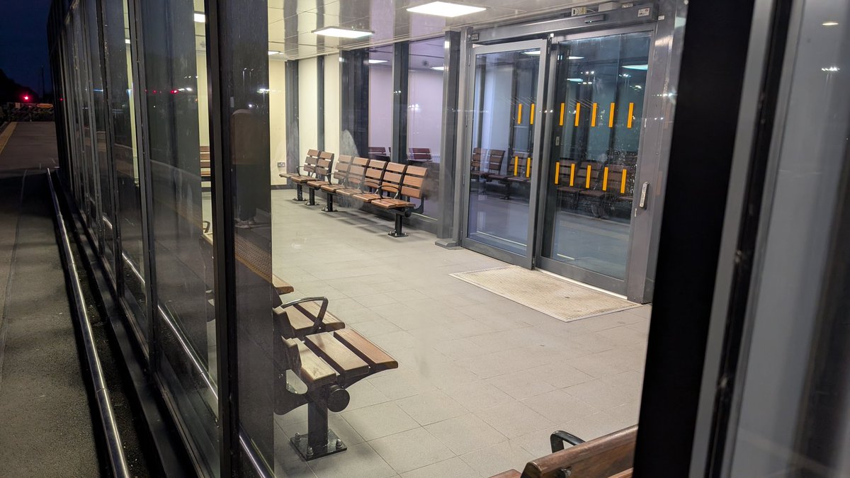 Chris Storey (@chris_storey) on Twitter photo .<a href="/TPEassist/">TPE Customer Assist</a> <a href="/northernassist/">NORTHERN 🚆</a> is this waiting room ever open at Wakefield Kirkgate station? People huddle under the top of the ramp and stand in the cold ... Meanwhile the lights are one, but no one seems to be allowed in! .<a href="/TPEassist/">TPE Customer Assist</a> <a href="/northernassist/">NORTHERN 🚆</a> is this waiting room ever open at Wakefield Kirkgate station? People huddle under the top of the ramp and stand in the cold ... Meanwhile the lights are one, but no one seems to be allowed in!
