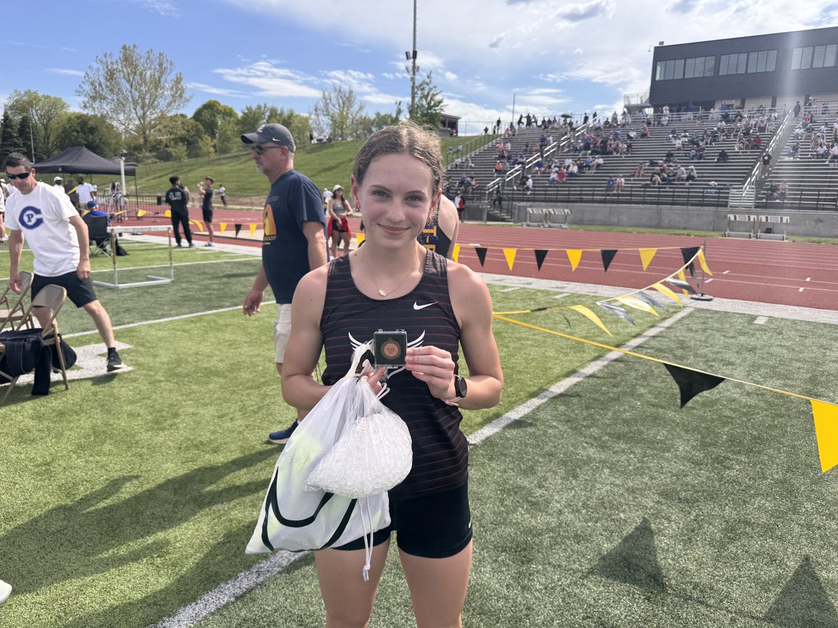 Layla with a 4th place finish in the 100 hurdles with a time of 15.75!!
