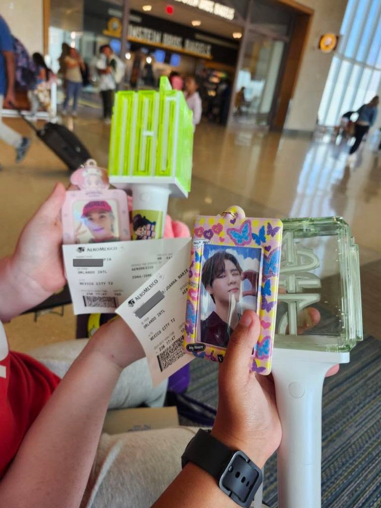 markderys's tweet image. SMTOWN WE’RE COMING FOR YOU