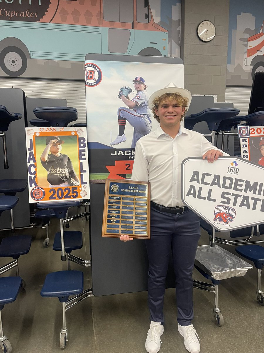 Jack_Bell_29's tweet photo. Very blessed to have received the Fighting Heart award from @BridgelandBsb. It’s truly an honor to have received this award and I can’t wait for the future! https://t.co/0CaSipLJxi