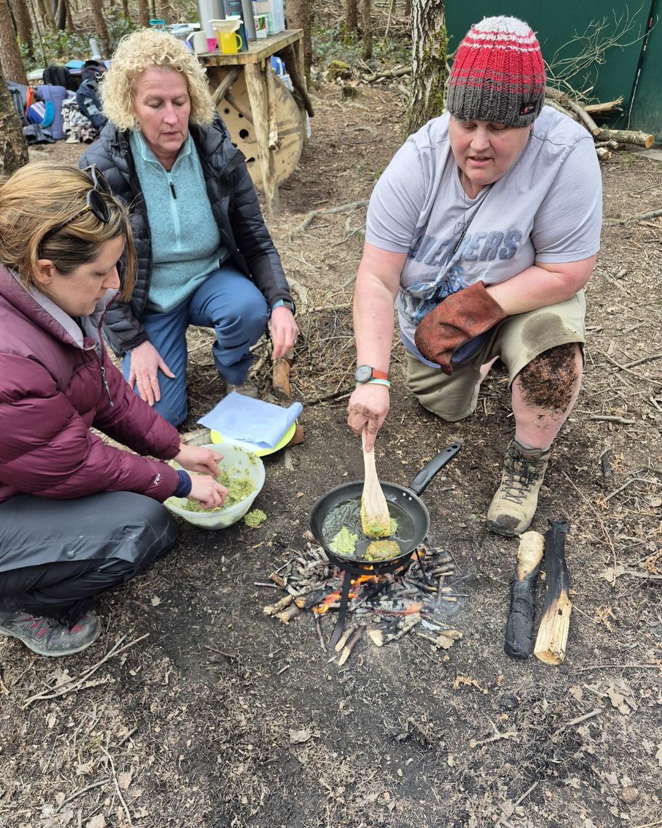 outdoorteacher's tweet photo. Cooking on an open fire as a group is an enriching experience to share with your class, family or friends. What's your favourite thing to cook this time of year? ⁠ 

It's 43 days to go until our Forest School Training starts again.

#Forestschool #outdoorlearning #firecooking https://t.co/C5p479orxo