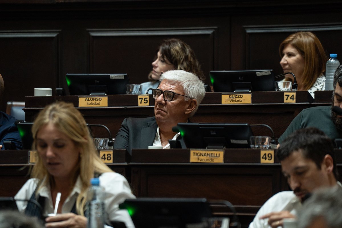 🏛 En la tercera sesión de @diputadosba, tratamos un conjunto de proyectos en conmemoración del natalicio de María Eva Duarte de Perón.

Evita transformó para siempre la historia argentina. Su compromiso con los humildes, su entrega al pueblo trabajador y su defensa incansable de