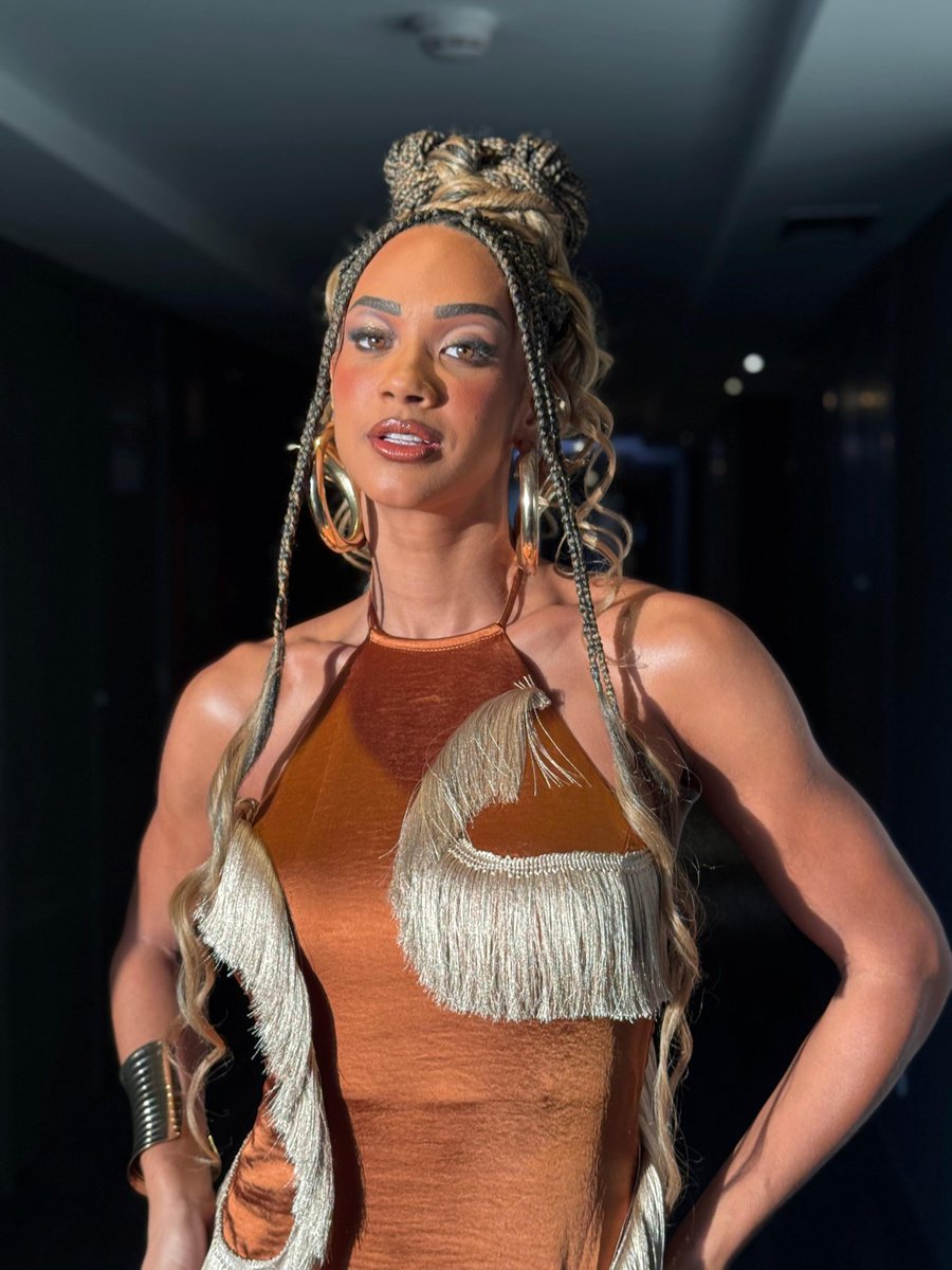 centralreality's tweet photo. MARAVILHOSA! Look de Aline Patriarca para ser correspondente da TV Globo no 'Prêmio Sim à Igualdade Racial', do Instituto Identidades do Brasil. https://t.co/QBzKsLCjc6