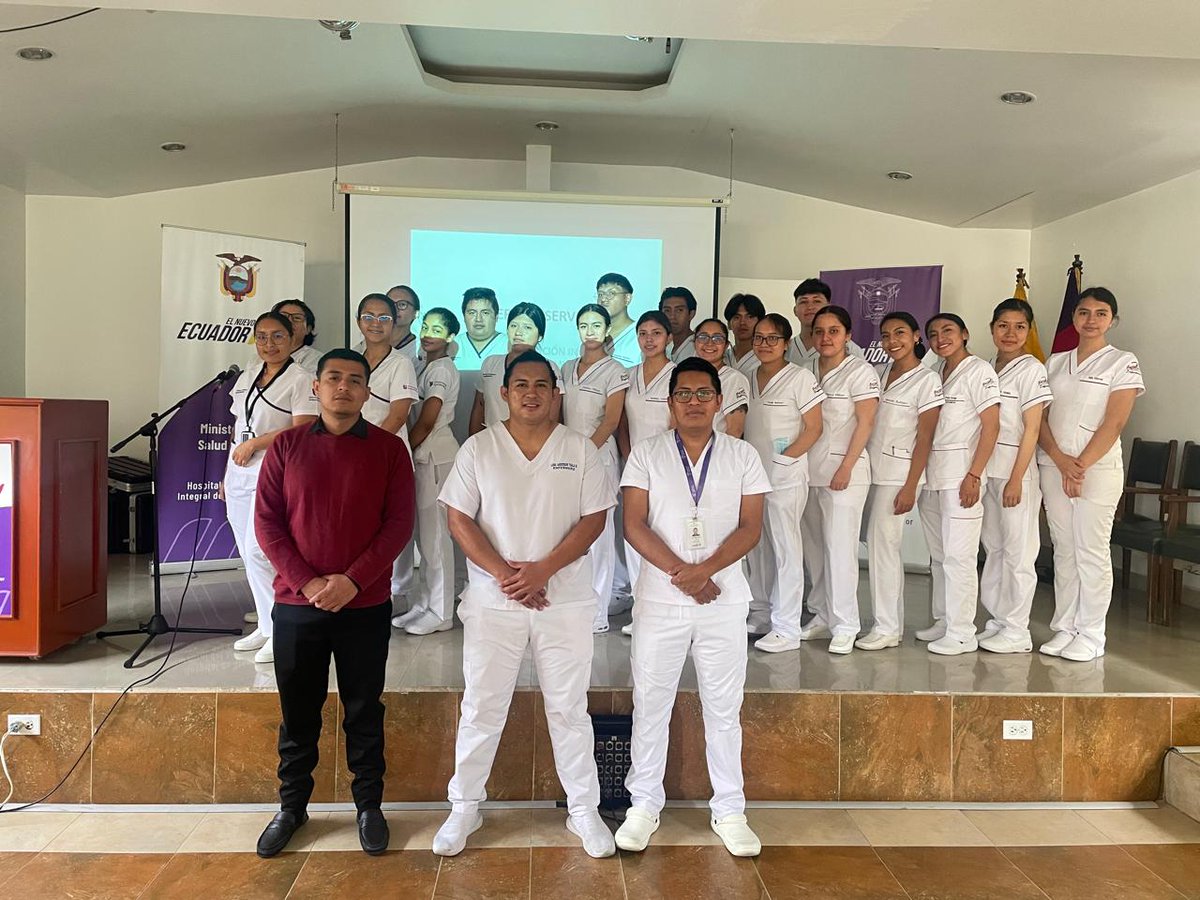 HospAdultoMayor's tweet image. 👩⚕️📚 El @HospAdultoMayor dio la bienvenida a estudiantes de Enfermería de la @UDLAEcuador e @Uni_Indoamerica, con una inducción junto a tutores asistenciales. Inician su rotación práctica con compromiso y vocación, formándose en el cuidado integral del adulto mayor. ¡Éxitos!
