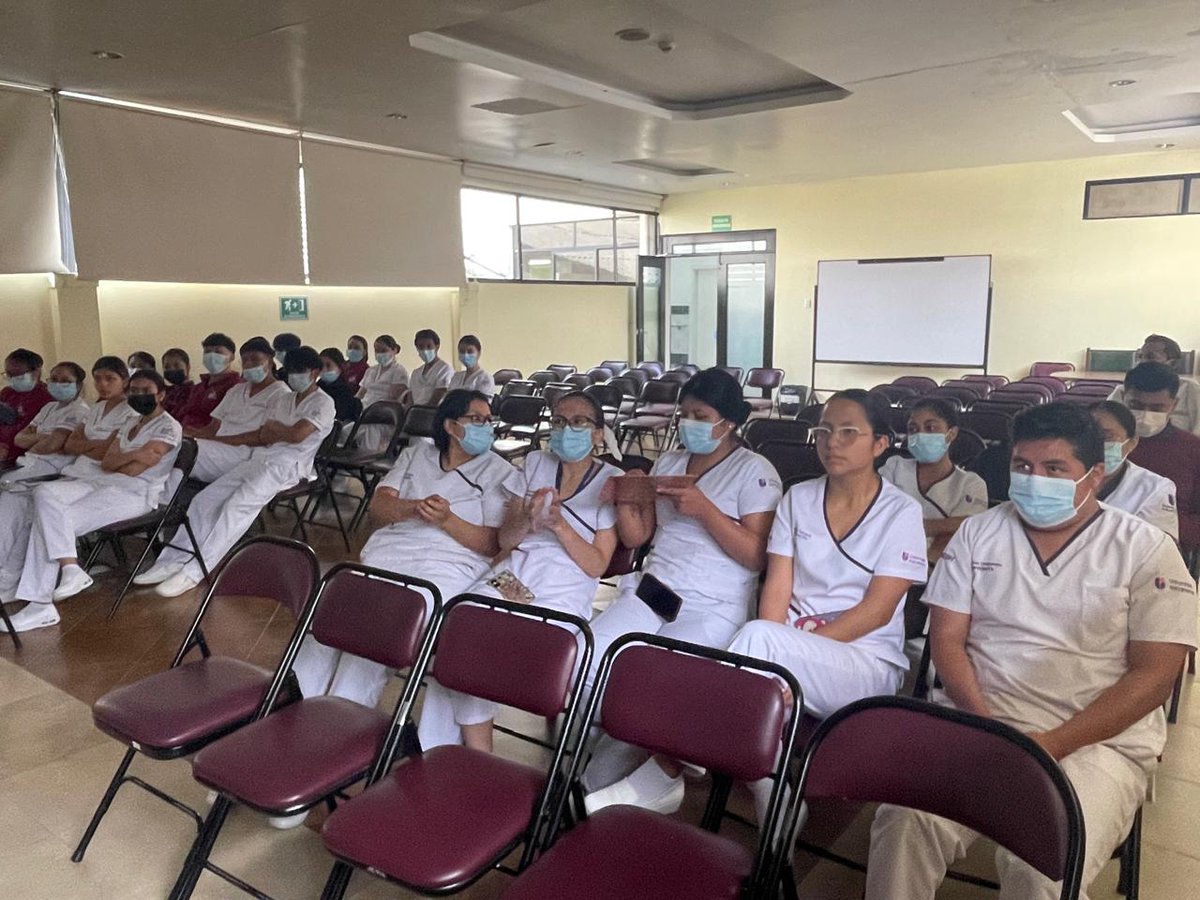 HospAdultoMayor's tweet image. 👩⚕️📚 El @HospAdultoMayor dio la bienvenida a estudiantes de Enfermería de la @UDLAEcuador e @Uni_Indoamerica, con una inducción junto a tutores asistenciales. Inician su rotación práctica con compromiso y vocación, formándose en el cuidado integral del adulto mayor. ¡Éxitos!