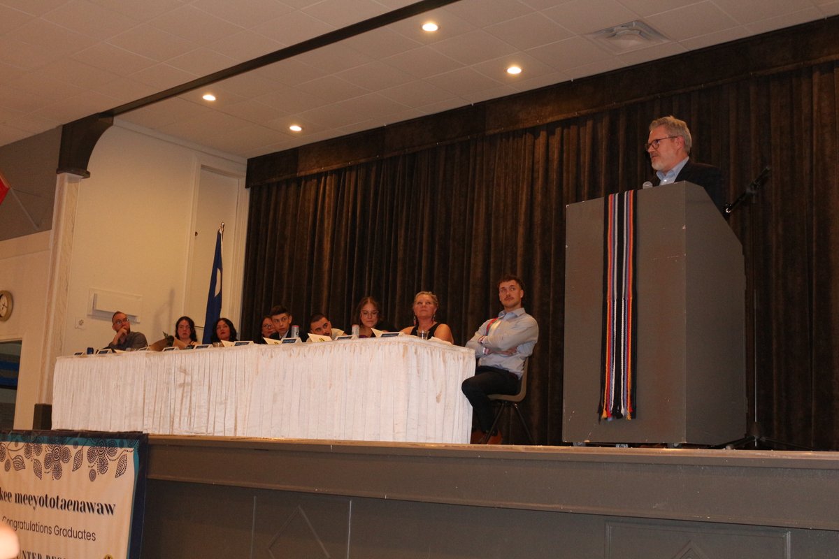 🎓 Celebrating the SUNTEP Class of 2025 🎉
May 2025 marks the 41th graduation of SUNTEP (Saskatchewan Urban Native Teacher Education Program). Dean Dr. James Nahachewsky was honoured to attend the SUNTEP Regina graduation event and celebrate nine exceptional graduates.
 #SUNTEP