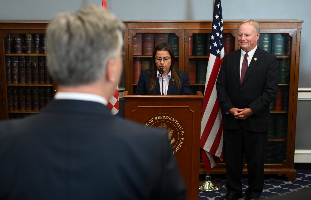 Andrej Plenković (@andrejplenkovic) on Twitter photo Po dolasku u Washington sudjelovao sam na inauguraciji novog saziva Kongresnog kluba hrvatsko-američkog prijateljstva. Zahvaljujem kongresnicima <a href="/RepDaveJoyce/">Dave Joyce</a> i <a href="/RepBarragan/">Nanette D. Barragán</a> koji će supredsjedati klubom.
Hrvatska i SAD u proteklom razdoblju izgradile su strateško partnerstvo Po dolasku u Washington sudjelovao sam na inauguraciji novog saziva Kongresnog kluba hrvatsko-američkog prijateljstva. Zahvaljujem kongresnicima <a href="/RepDaveJoyce/">Dave Joyce</a> i <a href="/RepBarragan/">Nanette D. Barragán</a> koji će supredsjedati klubom.
Hrvatska i SAD u proteklom razdoblju izgradile su strateško partnerstvo