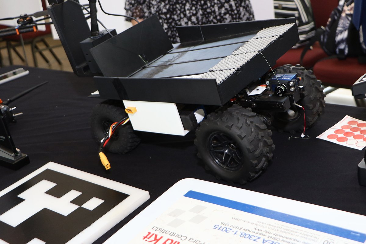 EngineeringUSF's tweet image. Electrical Engineering Capstone Event | Spring 2025 ⚡🔧📐

Check out all the event photos on Flickr: bit.ly/3SsG4Gx

#USFEngineering #Capstone2025 #Spring2025 #ElectricalEngineering #EngineeredForInnovation