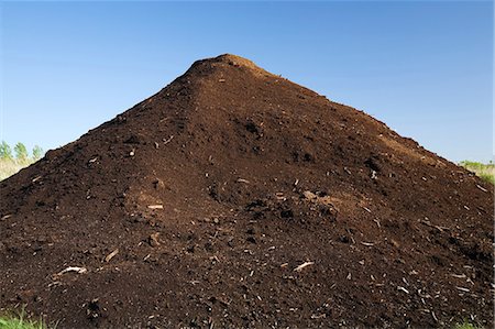 Air Products and Ascension Parish announced they have finalized an agreement to provide access to surplus construction soil to address the community’s longstanding environmental concerns around the Red Mud Lakes at the former L’Alumina facility. 1/2