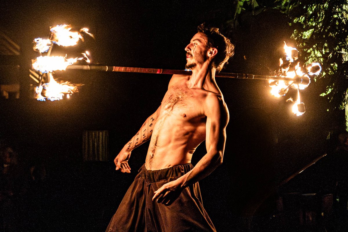 MarksGonePublic's tweet image. Weekend highlight: photographing MythMaker as Hjeron &amp;amp; his crew lit up the night with a jaw-dropping fire show 🔥📸 #Vancouver #MythMaker #FireDance