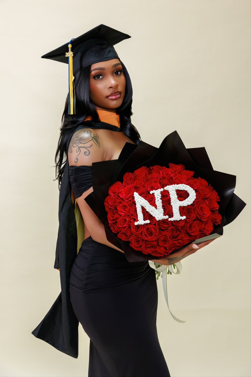 lexi_layHerDown's tweet photo. Mastered that! #blessed. 🎓🩺 https://t.co/zn5NB6rvH6