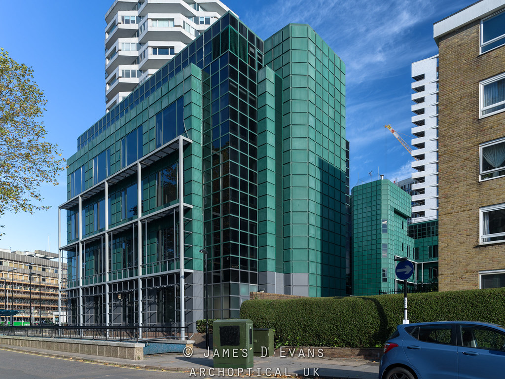 Cheyne Capital acquires City Link House for a £210 million co-living development.

Plans:
✅485 units
✅84 affordable homes
✅Mix of commercial and community spaces
✅Amenities: gym and wellness suite, cinema, games room, and recording studio 

More: developcroydon.com/cheyne-capital…