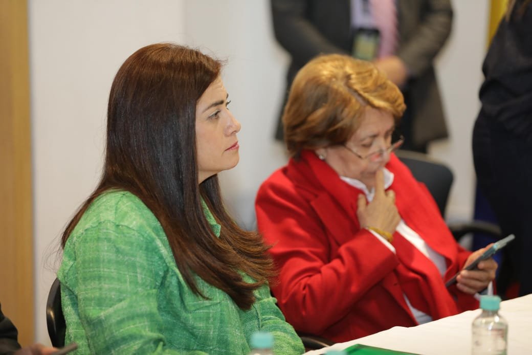 El <a href="/MinHacienda/">MinHacienda</a> Germán Ávila recibió, escuchó y respondió a líderes boyacenses preocupados por la situación administrativa de Termopaipa, empresa bajo la dirección de Gensa.
El ministro reconoció que buena parte de las demandas de los líderes sociales y de las comunidades...