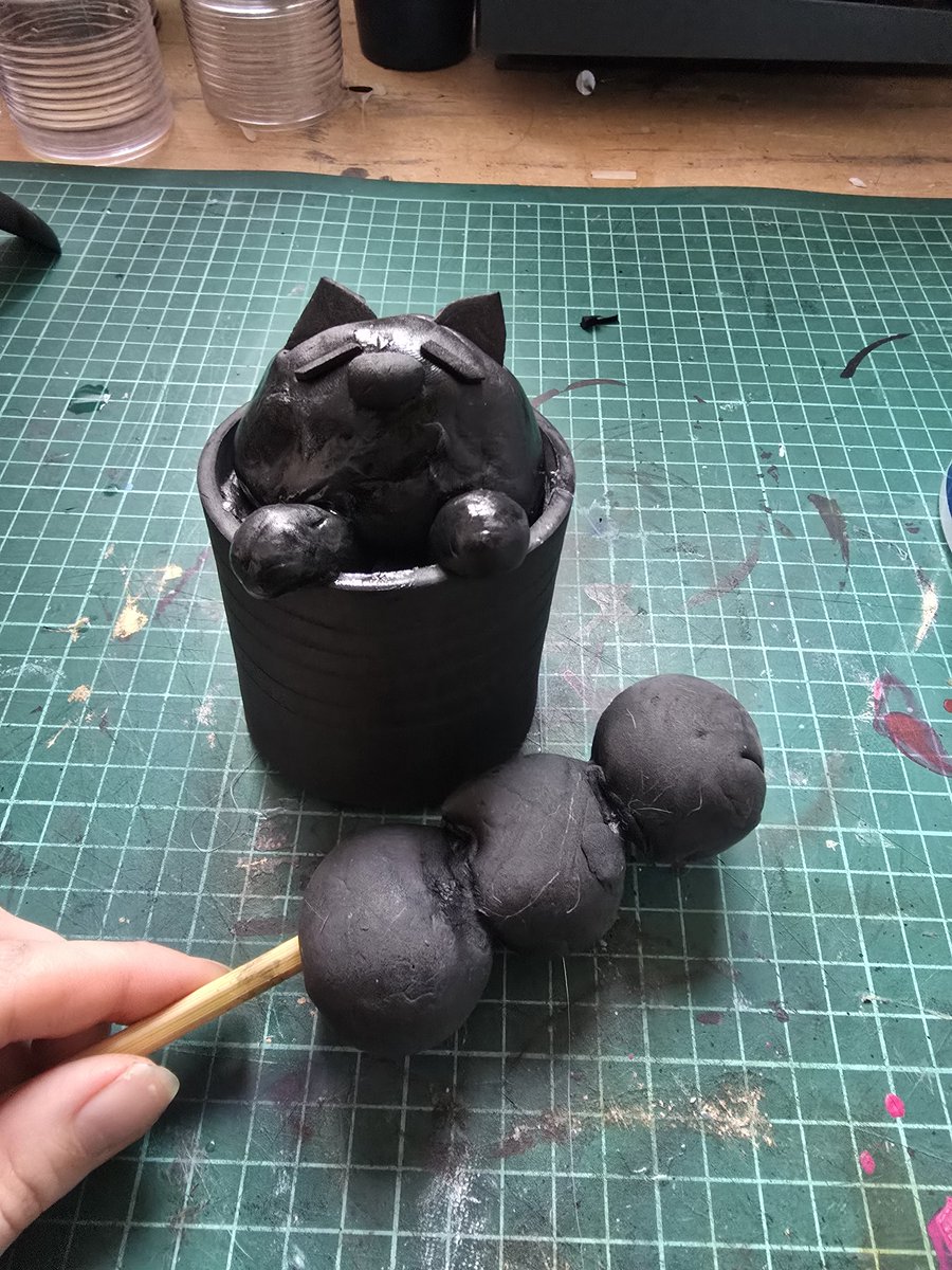 Little craft I did today, can you guess the character it is for ?
If so, you will receive a preview in DM in the next days 🫶😇