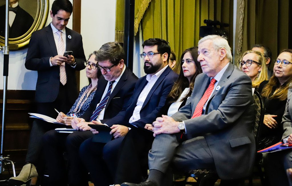 15 años de Chile en la OCDE. Con sus recomendaciones, no sólo hemos fortalecido nuestra institucionalidad ambiental, sino también consolidamos una hoja de ruta clara: Ley Marco de Cambio Climático, Ley REP y el nuevo Servicio de Biodiversidad y Áreas Protegidas (SBAP).