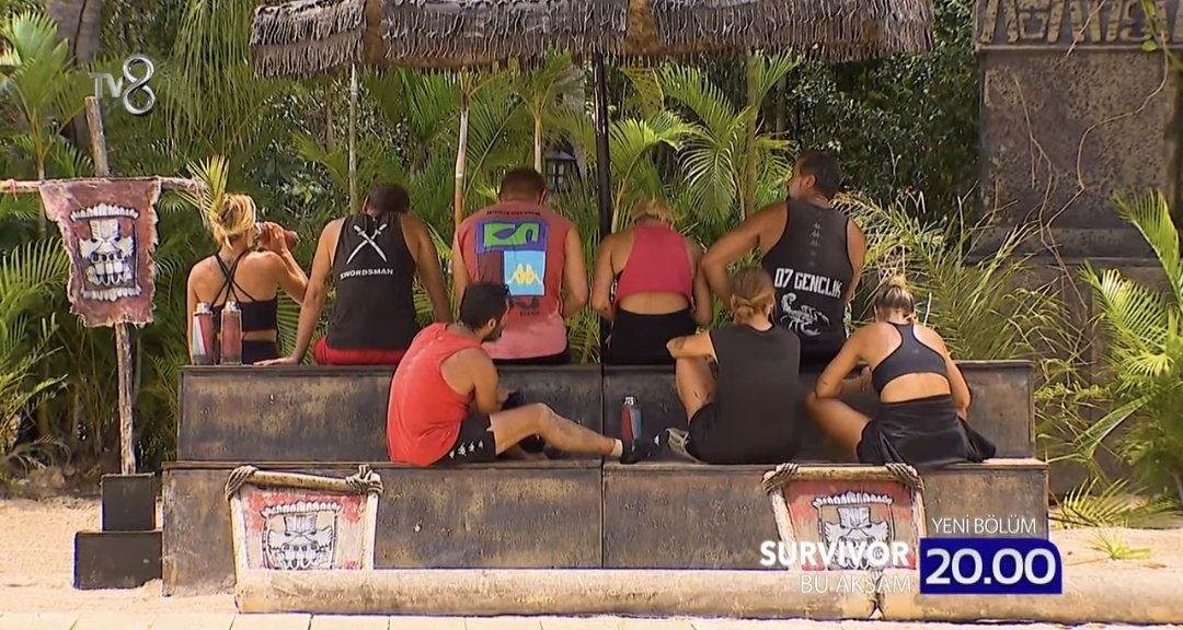 tabikisii's tweet photo. Survivor tarihinin en boş ve en salaklarla dolu takımı olarak tarihe geçtiniz tebrikler 

#Survivor2025AllStar #survivor2025 https://t.co/tzfbMdPPMd