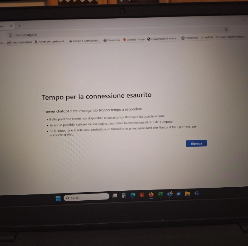 Rosa2000blue's tweet photo. Siamo completamente tutti esauriti🤪

#nonfunzionaniente #esauriti #riderepernonpiangere #lol #memeita #golook #italia https://t.co/xcOTgvJYJg