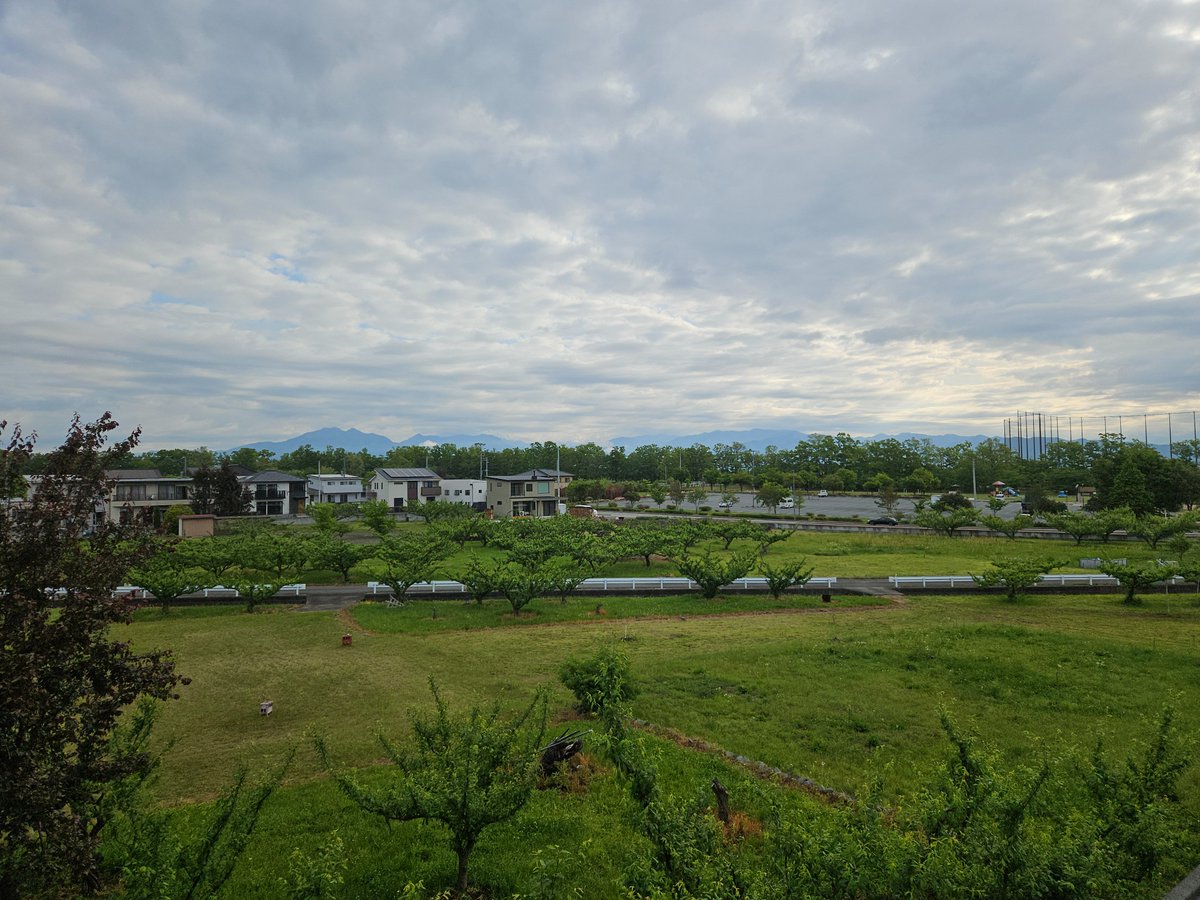 南アルプス市
朝の風景は……

曇り後晴れ予報

昨夜のボランティア会議は有意義
でした❗

本日は無尽仲間と藁焼き熊鰹へ❗
山梨で美味しい鰹が❕🎶🎵
楽しみ‼️🙂

4時から千賀晃大メッツ戦
6回無失点勝ち投手権利❗

大谷翔平ドジャース5回途中
0対0 大谷2四球
3戦連発期待‼️🙂
