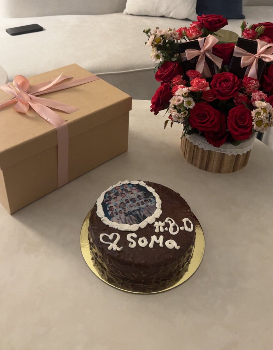 liisk88's tweet photo. Celebrating my birthday with the elite league 💚🤍 25 years 😬 thank you my love 🤍 https://t.co/Qr0TxgN9H5