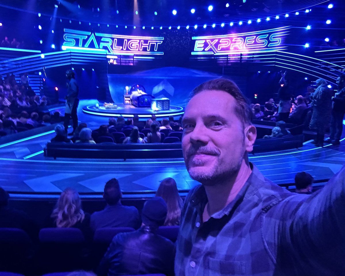 JimDavisOnAir's tweet photo. Happy 1st anniversary @Starlightlondon! Another exhilarating night trackside at The Troubadour Theatre Wembley 🚂
It’s a white knuckle ride from start to finish & I loved it! 🛼 #RaceTime
@MagicAtMusicals https://t.co/dyM9T0GjKT