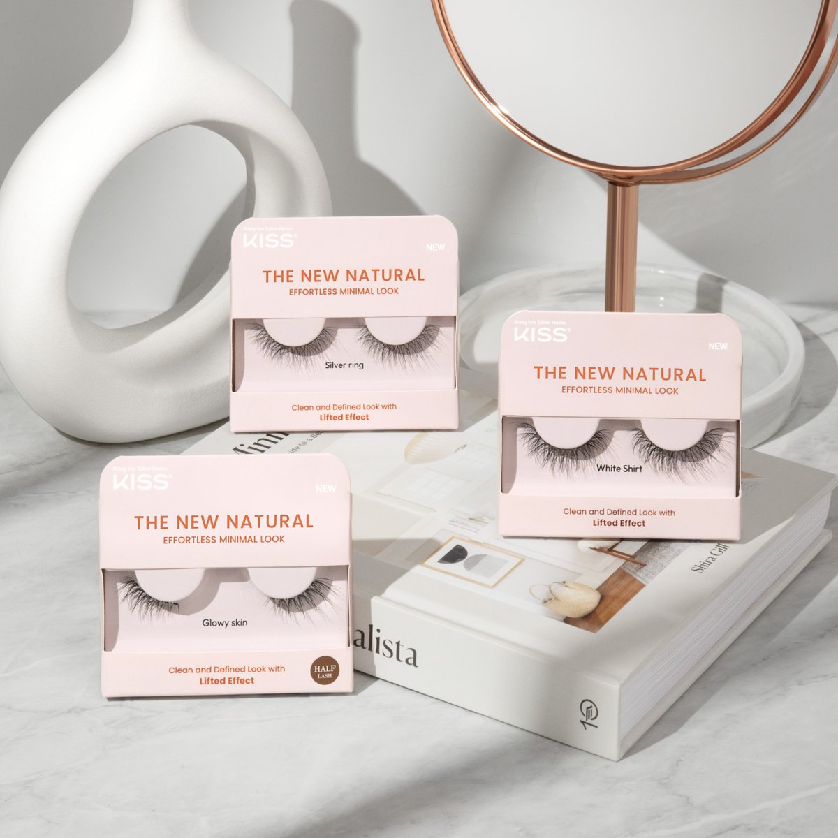 KissProducts's tweet image. Barely-there lashes, totally-there effect 🤍 White Shirt, Glowy Skin, Silver Ring — the New Natural trifecta you’ll actually reach for.

#TheNewNatural #KISSlashes #SoftGlam #LashRoutine #EverydayGlam #NaturalLashes #NoMakeupMakeup