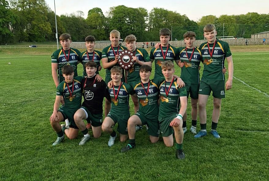 Shield winners at Duns U16s 7s tonight.
Well done lads, very proud of you all 💪🏉💚
#HawickYouthRugby #BIHB #AONR