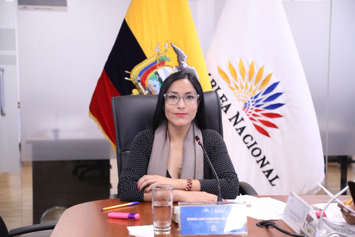 Asamblea Nacional (@asambleaecuador) on Twitter photo <a href="/AnaHerreraGomez/">Ana Herrera / Tu Voz</a>, presidenta encargada de <a href="/DerechoSaludAN/">Comisión del Derecho a la Salud y Deporte</a>, abre el debate y otorga la palabra al legislador <a href="/DrCamiloSalinas/">Camilo Salinas Ochoa</a> quien confirma la resolución de la mesa de archivar esta propuesta: "Ninguna maestría da la potestad para ejercer competencias de otra profesión" <a href="/AnaHerreraGomez/">Ana Herrera / Tu Voz</a>, presidenta encargada de <a href="/DerechoSaludAN/">Comisión del Derecho a la Salud y Deporte</a>, abre el debate y otorga la palabra al legislador <a href="/DrCamiloSalinas/">Camilo Salinas Ochoa</a> quien confirma la resolución de la mesa de archivar esta propuesta: "Ninguna maestría da la potestad para ejercer competencias de otra profesión"