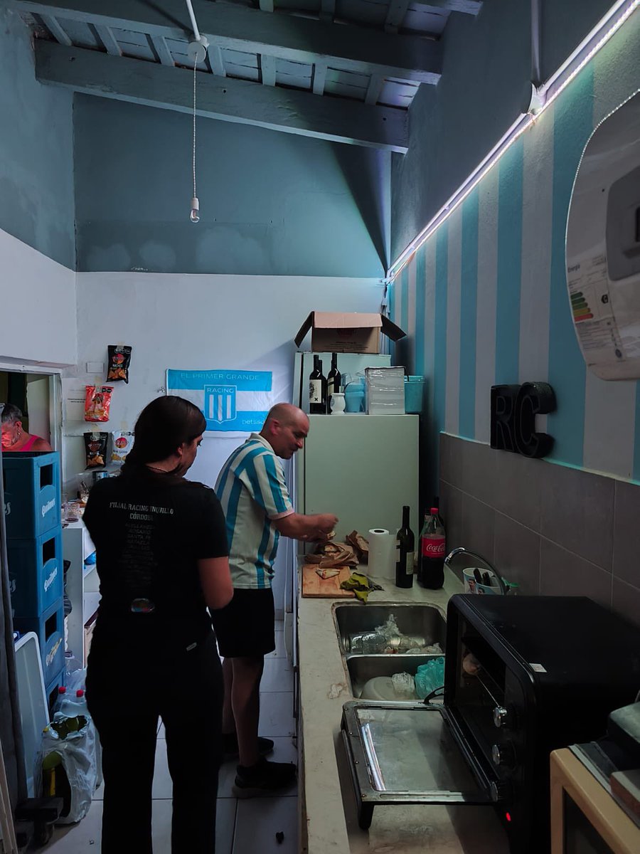 FilialRacingUnq's tweet photo. VAMOS NOSOTROS💪🏼

Noche copera en la sede más linda🩵

Seguimos entregando carnets a los socios de la filial, se presentó la lista electoral para la próxima comisión de la filial y recolectamos alimentos con #UnquilloSolidario

#FilialUnquilloPiojoLopez
#SomosRacingEnCórdoba https://t.co/Hhj75K1cUw