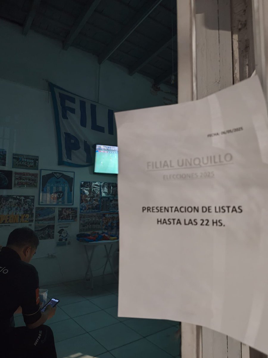 FilialRacingUnq's tweet photo. VAMOS NOSOTROS💪🏼

Noche copera en la sede más linda🩵

Seguimos entregando carnets a los socios de la filial, se presentó la lista electoral para la próxima comisión de la filial y recolectamos alimentos con #UnquilloSolidario

#FilialUnquilloPiojoLopez
#SomosRacingEnCórdoba https://t.co/Hhj75K1cUw