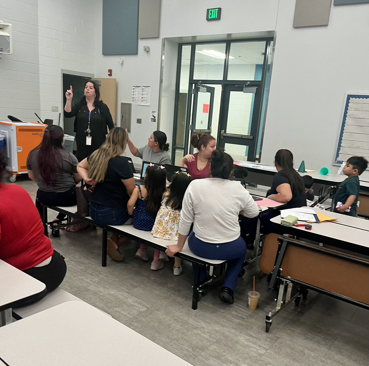 It’s been amazing to see schools collaborate and our bilingual facilitators work hard to help international families start Pre-K registration for next school year! 💙🌍📚 #BelongGrowSucceed #AACPS #FamilyEngagement