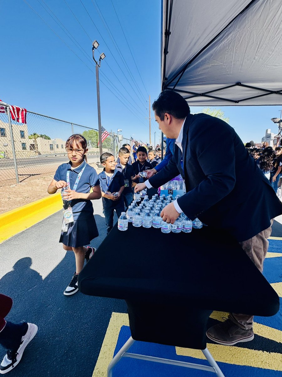 San Elizario High School (@sanelizariohs) on Twitter photo Mr Enriquez sending our future Eagles on their way after attending this morning’s Pathway of Champions recognition ceremony.
Your leadership sets a powerful example for the next generation! #EaglePride #FutureEagles #RoleModelsInAction <a href="/TroyEnriquezSE/">T. Enriquez SE</a> Mr Enriquez sending our future Eagles on their way after attending this morning’s Pathway of Champions recognition ceremony.
Your leadership sets a powerful example for the next generation! #EaglePride #FutureEagles #RoleModelsInAction <a href="/TroyEnriquezSE/">T. Enriquez SE</a>