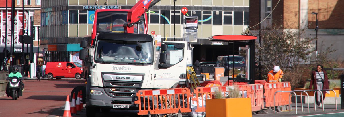 🚏Working with <a href="/TfL/">TfL</a>, <a href="/yourcroydon/">Your Croydon</a> has delivered 101 new shelters in just under 100 days, from the first installation to the last. 

This achievement marks a significant logistical success, requiring coordination between the Council, TfL, and contractors.

developcroydon.com/new-bus-shelte…
