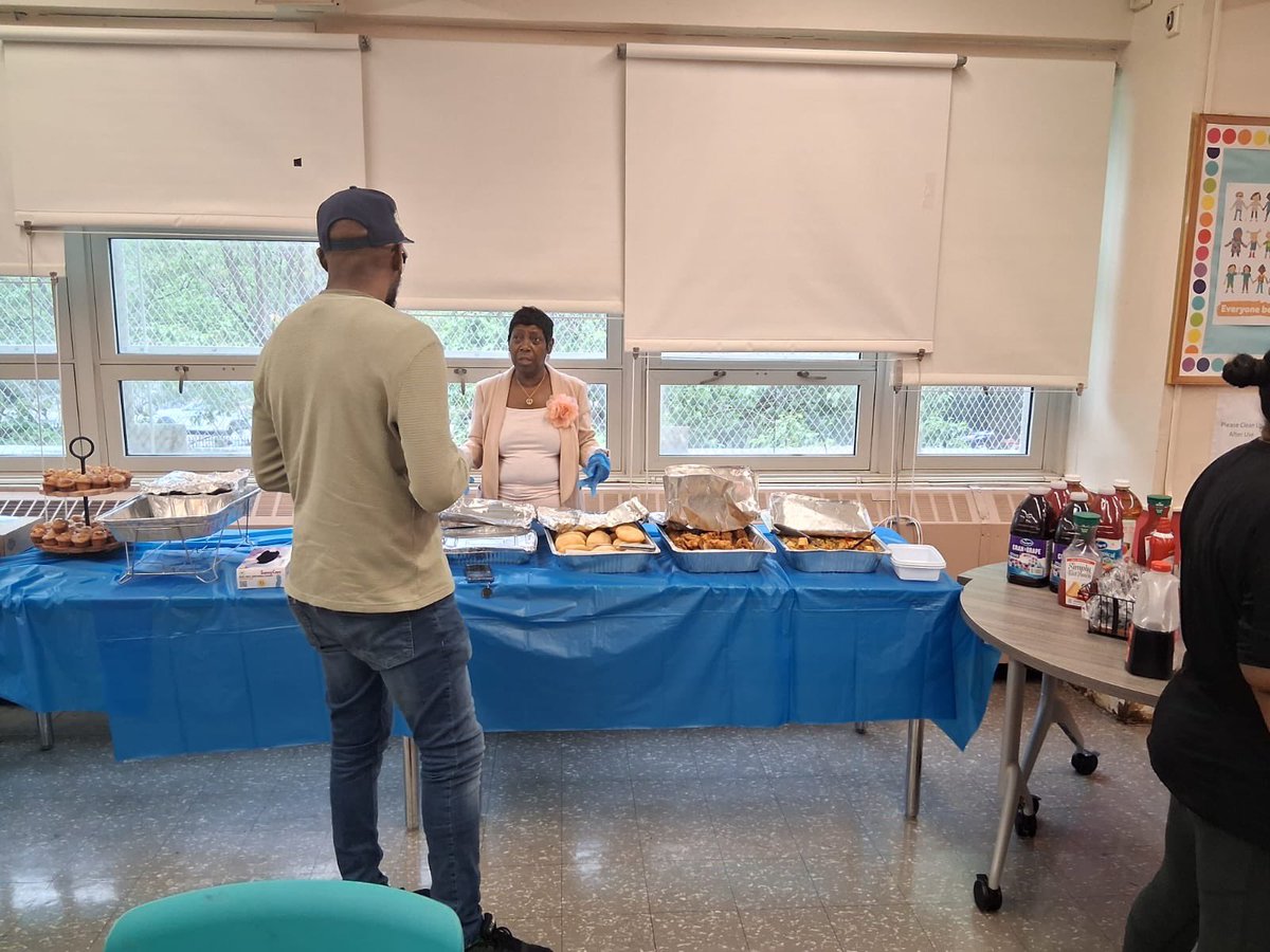 PS375Jackie's tweet photo. 🍩☕️ Starting off Teacher Appreciation Week right with a breakfast spread hosted by our awesome PTA! Thank you for all that you do 🙌 Happy #TeachersAppreciationWeek ! 
#PTABreakfast #PS375JRS #DeliveringThePromise #GratefulTeachers
@CSD17NYC @District17CEC  @SheneanL https://t.co/gzsCndTDsg