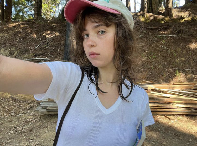 withuonmyside's tweet image. i wanna go on a hike with her