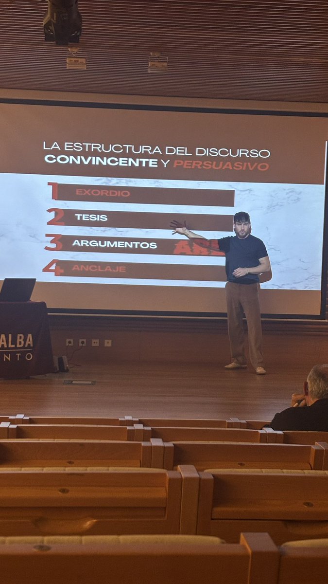 NoeliaR_DV's tweet image. Fin del curo de Oratoria y Debate. Convencer, debatir, persuadir, negociar…Nos llevamos herramientas para construir un buen discurso. Gracias @docedebate  #elpoderdelapalabra