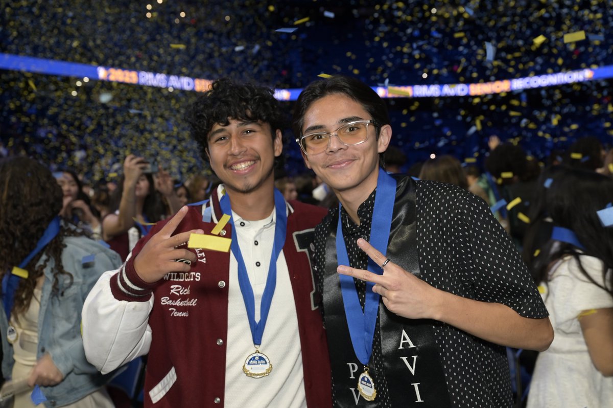 SBCountySchools's tweet image. 🎓✨ Proud to recognize over 3,200 outstanding AVID seniors at Toyota Arena today!

These dedicated scholars from across Riverside, Inyo, Mono, and San Bernardino counties have maintained a collective 3.5 GPA, with 94% meeting college admission requirements. Their achievements…